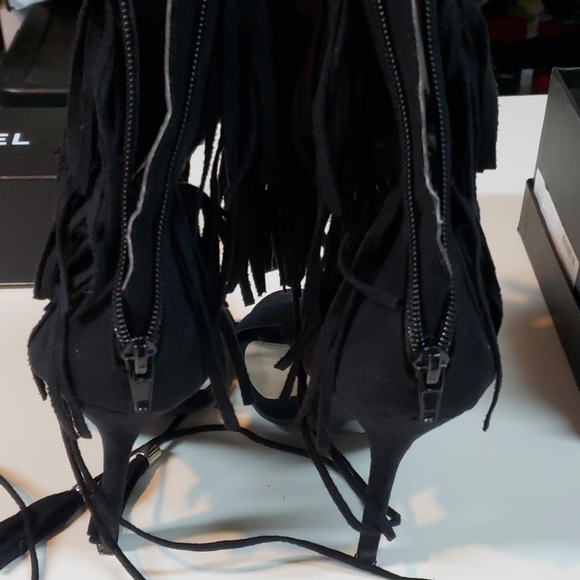 NWOT Blk fringe laceup stiletto - Picture 2 of 3